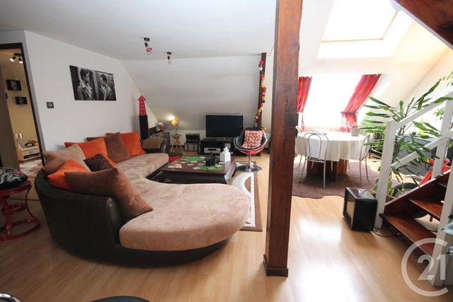 Appartement F4 à vendre - 4 pièces - 61.25 m2 - LA CHAPELLE ST MESMIN - 45 - CENTRE - Century 21 Help'Immo Appartement F4 à vendre - 4 pièces - 61.25 m2 - LA CHAPELLE ST MESMIN - 45 - CENTRE - Century 21 Help'Immo