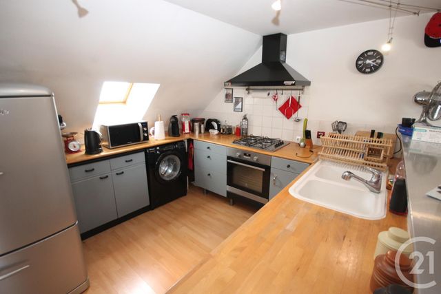 Appartement F4 à vendre - 4 pièces - 61.25 m2 - LA CHAPELLE ST MESMIN - 45 - CENTRE - Century 21 Help'Immo Appartement F4 à vendre - 4 pièces - 61.25 m2 - LA CHAPELLE ST MESMIN - 45 - CENTRE - Century 21 Help'Immo