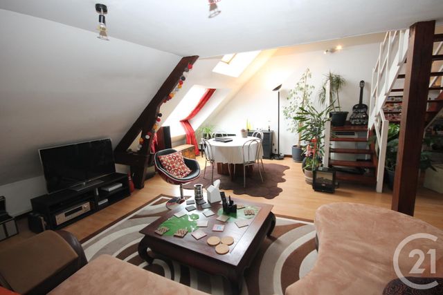 Appartement F4 à vendre - 4 pièces - 61.25 m2 - LA CHAPELLE ST MESMIN - 45 - CENTRE - Century 21 Help'Immo Appartement F4 à vendre - 4 pièces - 61.25 m2 - LA CHAPELLE ST MESMIN - 45 - CENTRE - Century 21 Help'Immo