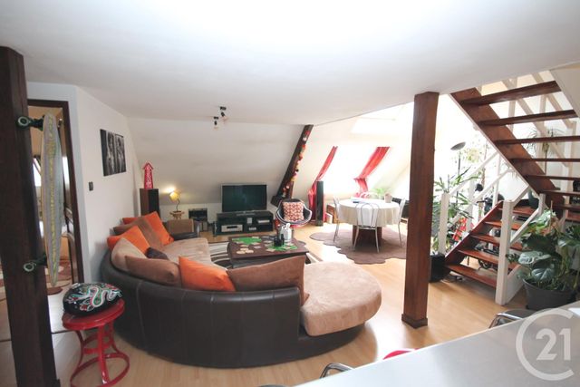 Appartement F4 à vendre - 4 pièces - 61.25 m2 - LA CHAPELLE ST MESMIN - 45 - CENTRE - Century 21 Help'Immo Appartement F4 à vendre - 4 pièces - 61.25 m2 - LA CHAPELLE ST MESMIN - 45 - CENTRE - Century 21 Help'Immo