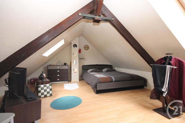Appartement F4 à vendre - 4 pièces - 61.25 m2 - LA CHAPELLE ST MESMIN - 45 - CENTRE - Century 21 Help'Immo Appartement F4 à vendre - 4 pièces - 61.25 m2 - LA CHAPELLE ST MESMIN - 45 - CENTRE - Century 21 Help'Immo