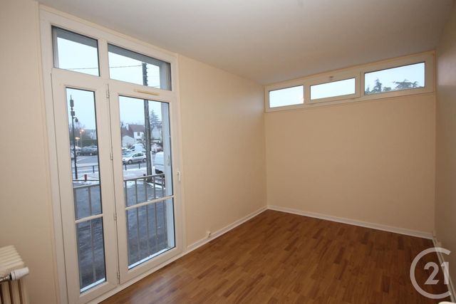 Afficher la photo en grand Appartement F3 à vendre - 3 pièces - 60.11 m2 - ST JEAN DE LA RUELLE - 45 - CENTRE - Century 21 Help'Immo