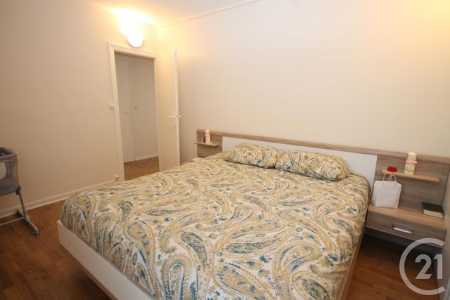 Afficher la photo en grand Appartement F3 à vendre - 3 pièces - 60.11 m2 - ST JEAN DE LA RUELLE - 45 - CENTRE - Century 21 Help'Immo