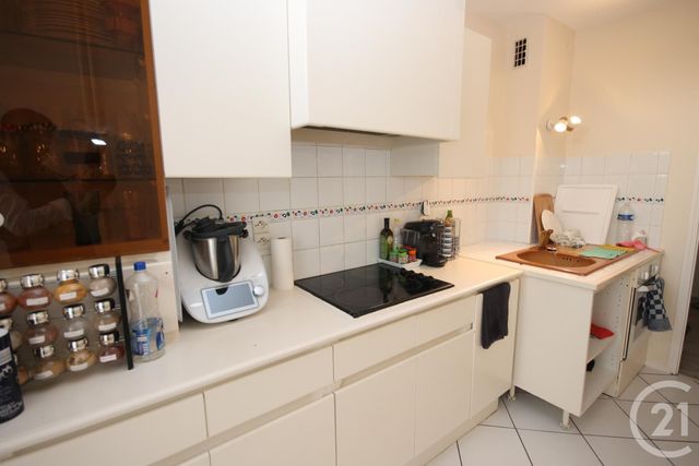 Afficher la photo en grand Appartement F3 à vendre - 3 pièces - 60.11 m2 - ST JEAN DE LA RUELLE - 45 - CENTRE - Century 21 Help'Immo