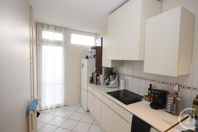 Afficher la photo en grand Appartement F3 à vendre - 3 pièces - 60.11 m2 - ST JEAN DE LA RUELLE - 45 - CENTRE - Century 21 Help'Immo