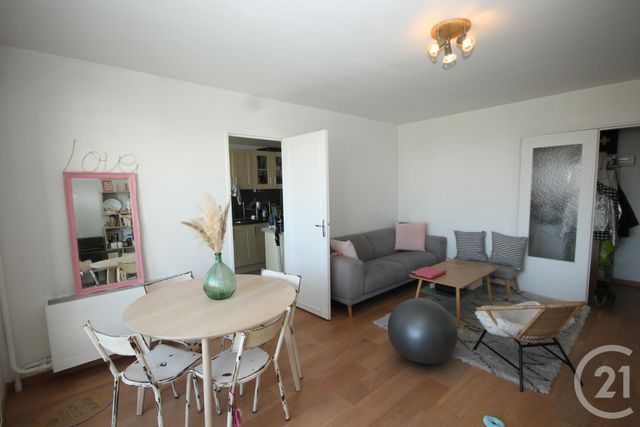 Appartement F2 à vendre - 2 pièces - 58.45 m2 - ORLEANS - 45 - CENTRE - Century 21 Help'Immo