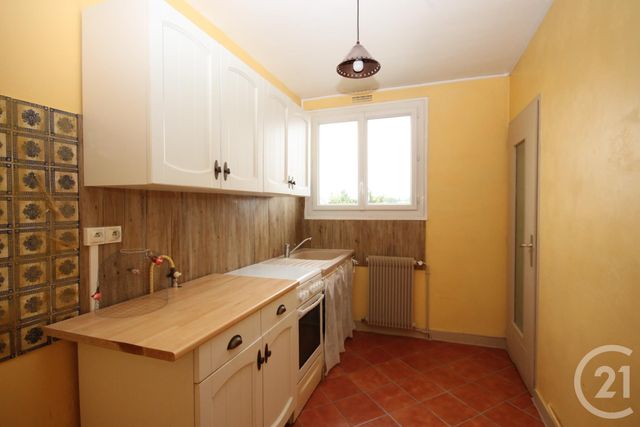 Afficher la photo en grand Appartement F2 à vendre - 2 pièces - 41.0 m2 - ST JEAN DE LA RUELLE - 45 - CENTRE - Century 21 Help'Immo