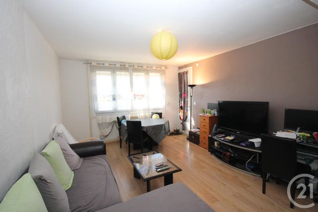 Afficher la photo en grand Appartement F4 à vendre - 4 pièces - 69.36 m2 - ST JEAN DE LA RUELLE - 45 - CENTRE - Century 21 Help'Immo