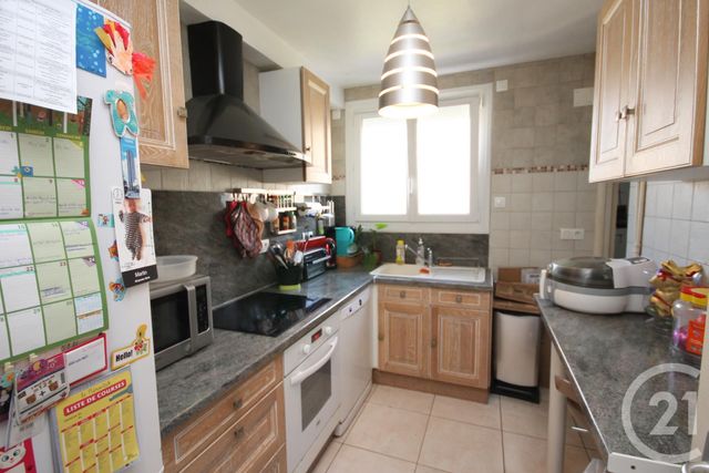 Afficher la photo en grand Appartement F4 à vendre - 4 pièces - 69.36 m2 - ST JEAN DE LA RUELLE - 45 - CENTRE - Century 21 Help'Immo