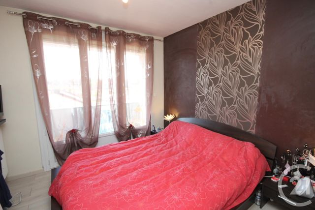 Afficher la photo en grand Appartement F4 à vendre - 4 pièces - 69.36 m2 - ST JEAN DE LA RUELLE - 45 - CENTRE - Century 21 Help'Immo