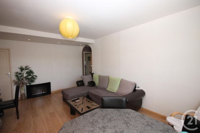 Afficher la photo en grand Appartement F4 à vendre - 4 pièces - 69.36 m2 - ST JEAN DE LA RUELLE - 45 - CENTRE - Century 21 Help'Immo