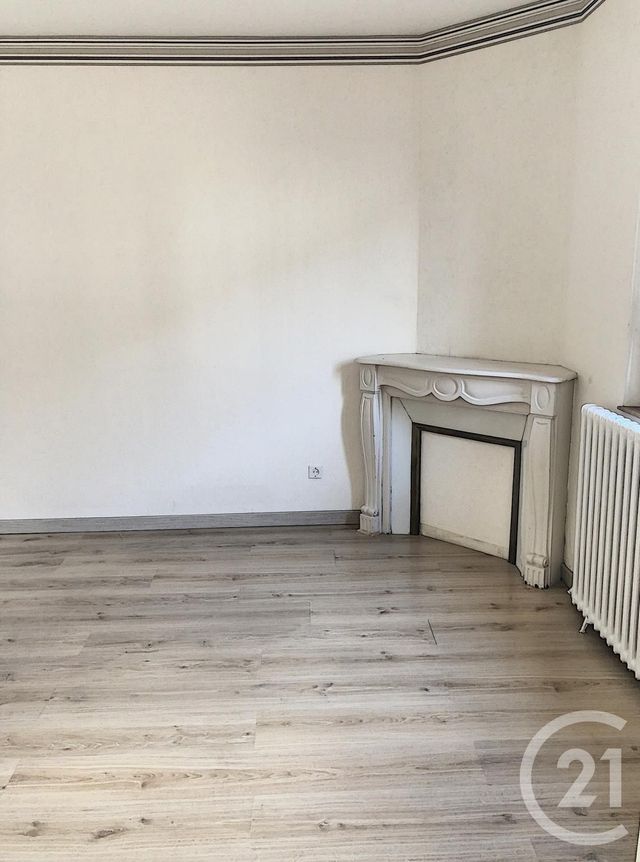 Appartement F2 à louer - 2 pièces - 53.55 m2 - ST JEAN DE LA RUELLE - 45 - CENTRE - Century 21 Help'Immo Appartement F2 à louer - 2 pièces - 53.55 m2 - ST JEAN DE LA RUELLE - 45 - CENTRE - Century 21 Help'Immo