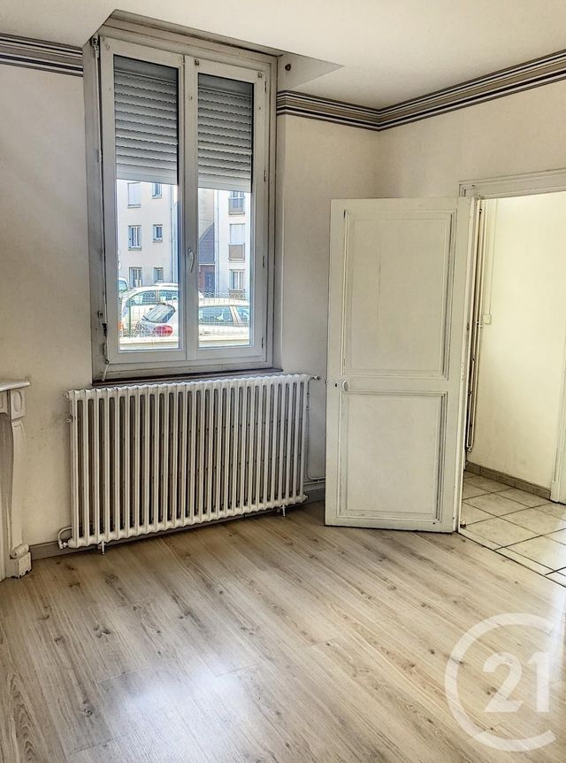 Appartement F2 à louer - 2 pièces - 53.55 m2 - ST JEAN DE LA RUELLE - 45 - CENTRE - Century 21 Help'Immo Appartement F2 à louer - 2 pièces - 53.55 m2 - ST JEAN DE LA RUELLE - 45 - CENTRE - Century 21 Help'Immo