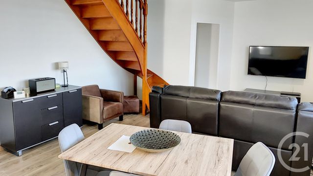 Appartement F5 à vendre - 5 pièces - 77.32 m2 - LA CHAPELLE ST MESMIN - 45 - CENTRE - Century 21 Help'Immo Appartement F5 à vendre - 5 pièces - 77.32 m2 - LA CHAPELLE ST MESMIN - 45 - CENTRE - Century 21 Help'Immo