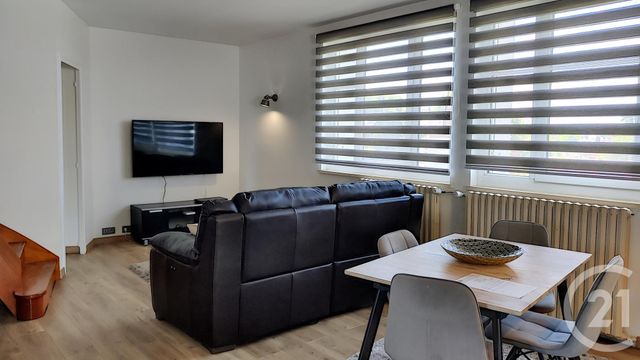 Appartement F5 à vendre - 5 pièces - 77.32 m2 - LA CHAPELLE ST MESMIN - 45 - CENTRE - Century 21 Help'Immo Appartement F5 à vendre - 5 pièces - 77.32 m2 - LA CHAPELLE ST MESMIN - 45 - CENTRE - Century 21 Help'Immo