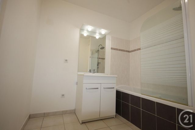 Appartement F4 à vendre - 3 pièces - 73.49 m2 - ORLEANS - 45 - CENTRE - Century 21 Help'Immo Appartement F4 à vendre - 3 pièces - 73.49 m2 - ORLEANS - 45 - CENTRE - Century 21 Help'Immo