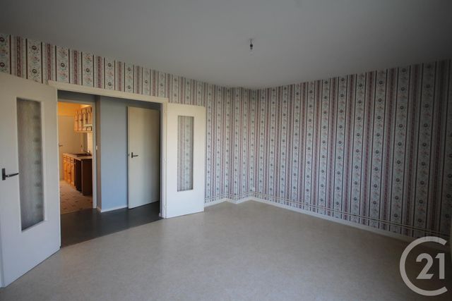Afficher la photo en grand Appartement F3 à louer - 3 pièces - 61.6 m2 - LA CHAPELLE ST MESMIN - 45 - CENTRE - Century 21 Help'Immo