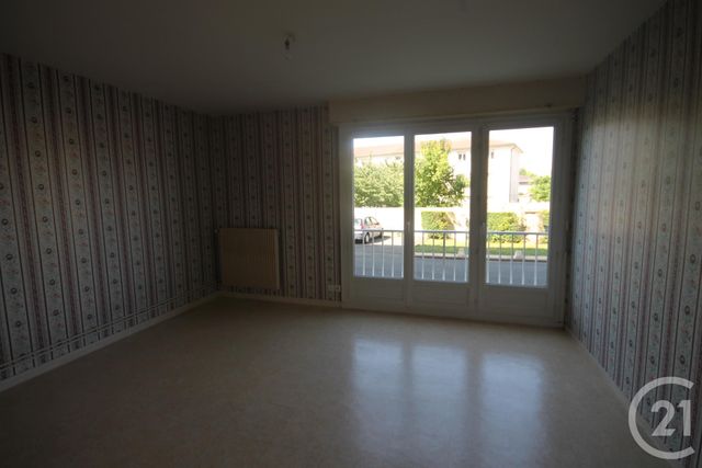 Afficher la photo en grand Appartement F3 à louer - 3 pièces - 61.6 m2 - LA CHAPELLE ST MESMIN - 45 - CENTRE - Century 21 Help'Immo
