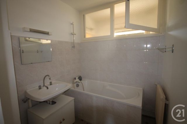 Afficher la photo en grand Appartement F3 à louer - 3 pièces - 61.6 m2 - LA CHAPELLE ST MESMIN - 45 - CENTRE - Century 21 Help'Immo