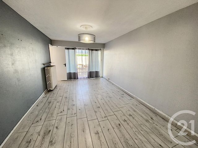 Appartement F3 à louer - 3 pièces - 66.83 m2 - ST JEAN DE LA RUELLE - 45 - CENTRE - Century 21 Help'Immo Appartement F3 à louer - 3 pièces - 66.83 m2 - ST JEAN DE LA RUELLE - 45 - CENTRE - Century 21 Help'Immo