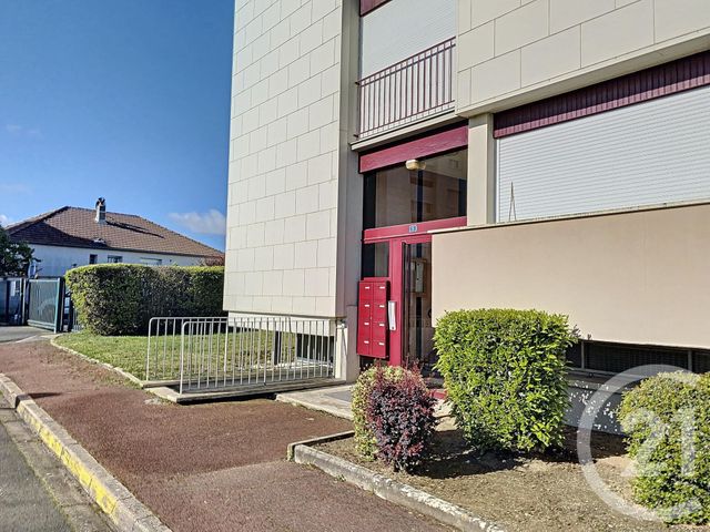 Appartement F3 à louer - 3 pièces - 66.83 m2 - ST JEAN DE LA RUELLE - 45 - CENTRE - Century 21 Help'Immo Appartement F3 à louer - 3 pièces - 66.83 m2 - ST JEAN DE LA RUELLE - 45 - CENTRE - Century 21 Help'Immo