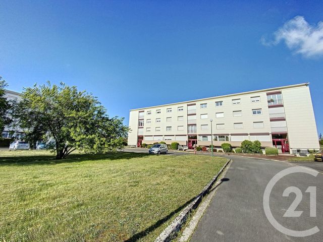Appartement F3 à louer - 3 pièces - 66.83 m2 - ST JEAN DE LA RUELLE - 45 - CENTRE - Century 21 Help'Immo Appartement F3 à louer - 3 pièces - 66.83 m2 - ST JEAN DE LA RUELLE - 45 - CENTRE - Century 21 Help'Immo
