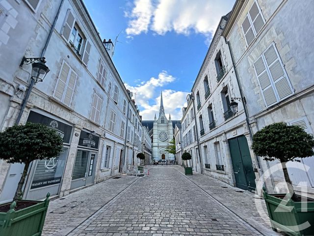 Afficher la photo en grand Appartement T1 à vendre - 1 pièce - 51.52 m2 - ORLEANS - 45 - CENTRE - Century 21 Help'Immo