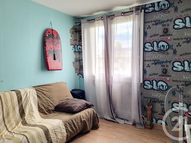 Afficher la photo en grand Appartement F4 à vendre - 4 pièces - 68.0 m2 - ST JEAN DE LA RUELLE - 45 - CENTRE - Century 21 Help'Immo