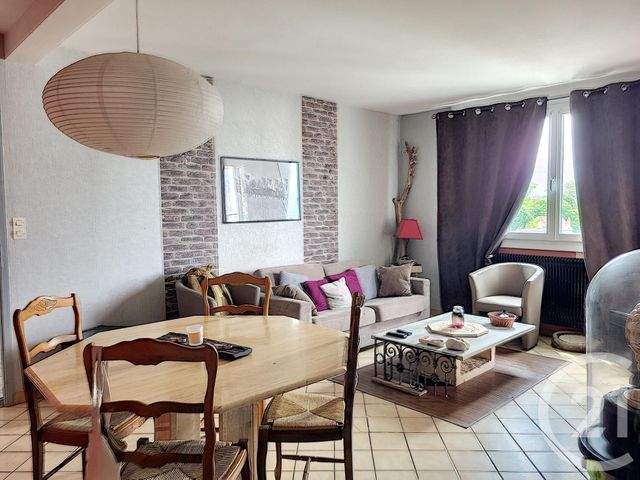 Afficher la photo en grand Appartement F4 à vendre - 4 pièces - 68.0 m2 - ST JEAN DE LA RUELLE - 45 - CENTRE - Century 21 Help'Immo