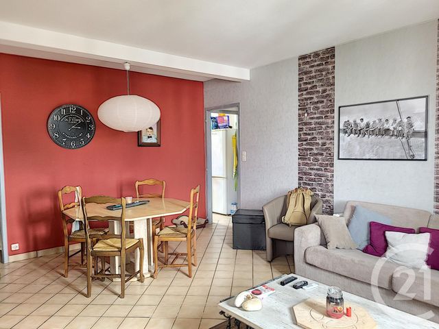 Afficher la photo en grand Appartement F4 à vendre - 4 pièces - 68.0 m2 - ST JEAN DE LA RUELLE - 45 - CENTRE - Century 21 Help'Immo