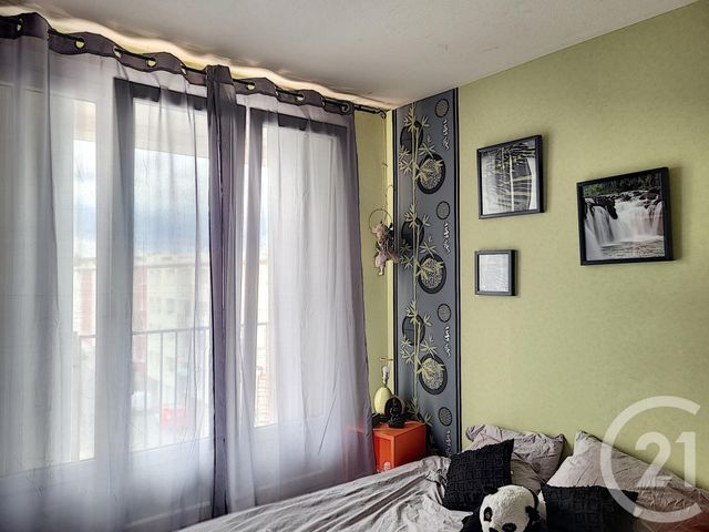 Afficher la photo en grand Appartement F4 à vendre - 4 pièces - 68.0 m2 - ST JEAN DE LA RUELLE - 45 - CENTRE - Century 21 Help'Immo