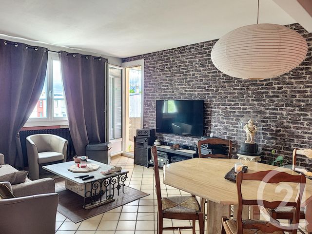 Afficher la photo en grand Appartement F4 à vendre - 4 pièces - 68.0 m2 - ST JEAN DE LA RUELLE - 45 - CENTRE - Century 21 Help'Immo