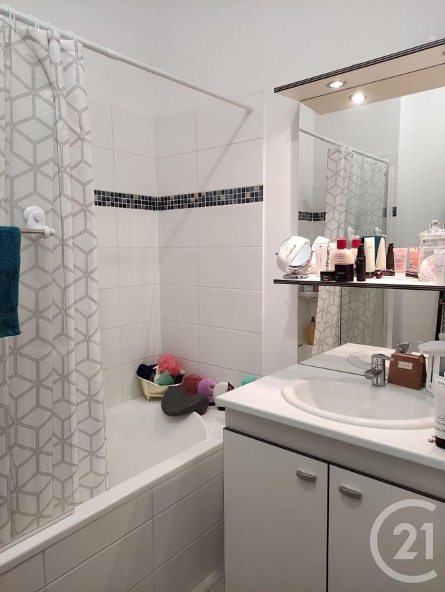 Appartement F3 à vendre - 3 pièces - 58.84 m2 - ORLEANS - 45 - CENTRE - Century 21 Help'Immo