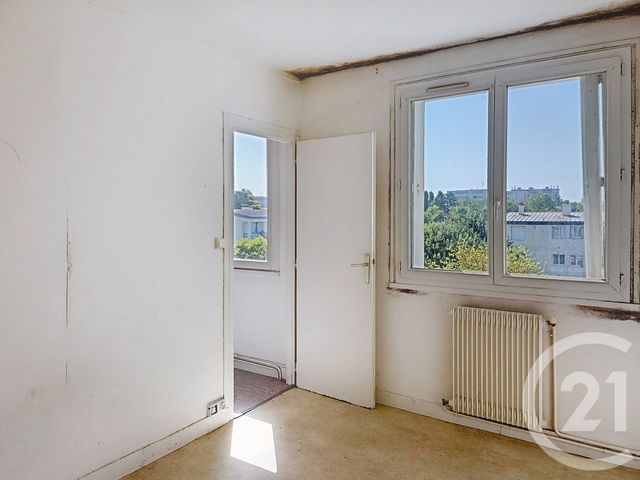 Appartement F2 à vendre - 2 pièces - 41.56 m2 - ST JEAN DE LA RUELLE - 45 - CENTRE - Century 21 Help'Immo