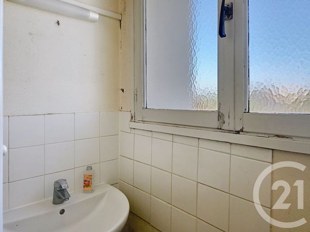 Appartement F2 à vendre - 2 pièces - 41.56 m2 - ST JEAN DE LA RUELLE - 45 - CENTRE - Century 21 Help'Immo