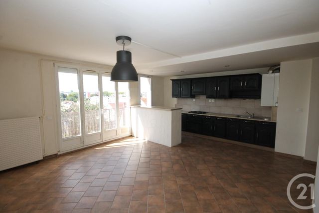 Afficher la photo en grand Appartement F3 à vendre - 3 pièces - 63.39 m2 - ST JEAN DE LA RUELLE - 45 - CENTRE - Century 21 Help'Immo