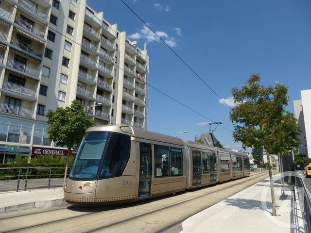 Appartement F1 à louer - 1 pièce - 33.0 m2 - ORLEANS - 45 - CENTRE - Century 21 Help'Immo