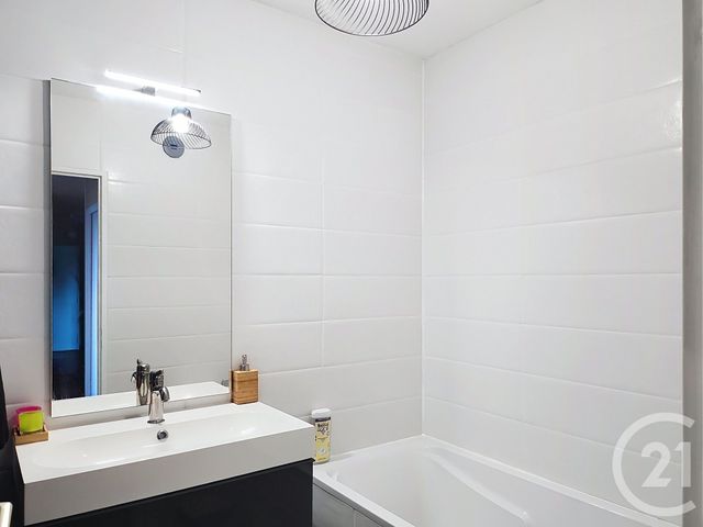 Appartement F5 à vendre - 5 pièces - 113.42 m2 - ORLEANS - 45 - CENTRE - Century 21 Help'Immo