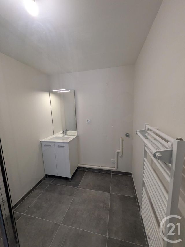 Appartement F2 à louer - 2 pièces - 45.0 m2 - ST JEAN DE LA RUELLE - 45 - CENTRE - Century 21 Help'Immo