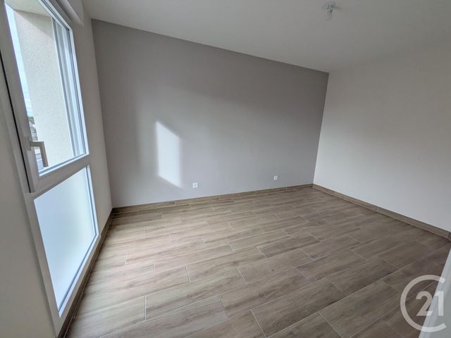 Appartement F3 à louer - 3 pièces - 65.8 m2 - ST JEAN DE LA RUELLE - 45 - CENTRE - Century 21 Help'Immo