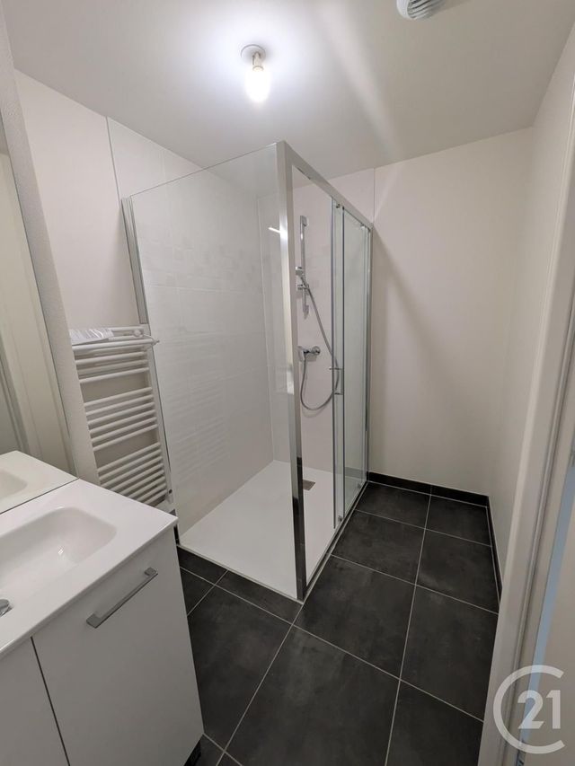Appartement F3 à louer - 3 pièces - 65.8 m2 - ST JEAN DE LA RUELLE - 45 - CENTRE - Century 21 Help'Immo
