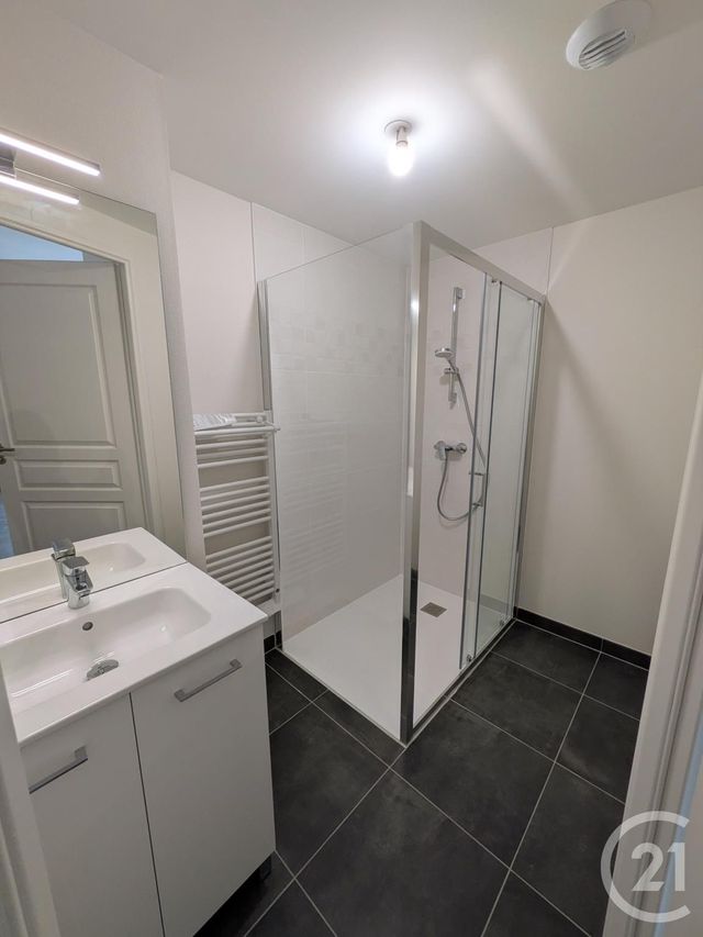 Appartement F3 à louer - 3 pièces - 65.8 m2 - ST JEAN DE LA RUELLE - 45 - CENTRE - Century 21 Help'Immo