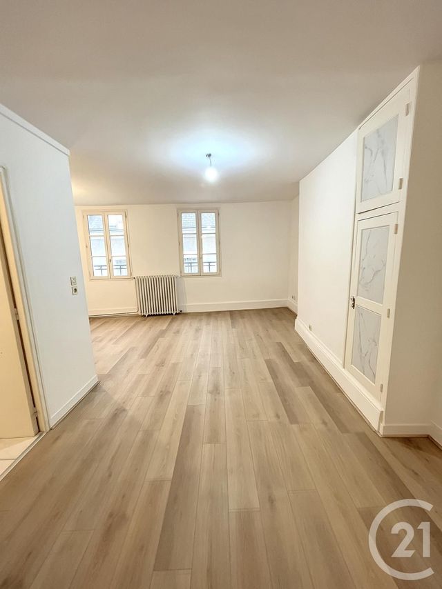 Afficher la photo en grand Appartement T2 à louer - 2 pièces - 40.11 m2 - ORLEANS - 45 - CENTRE - Century 21 Help'Immo