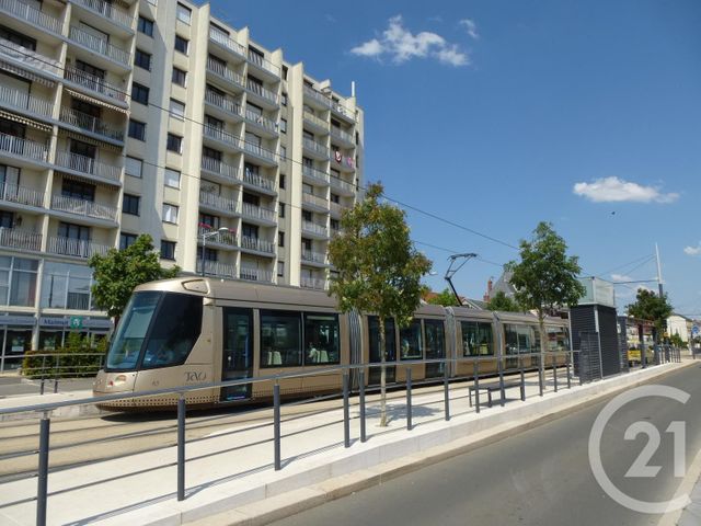 Appartement F2 à louer - 2 pièces - 44.04 m2 - ST JEAN DE LA RUELLE - 45 - CENTRE - Century 21 Help'Immo