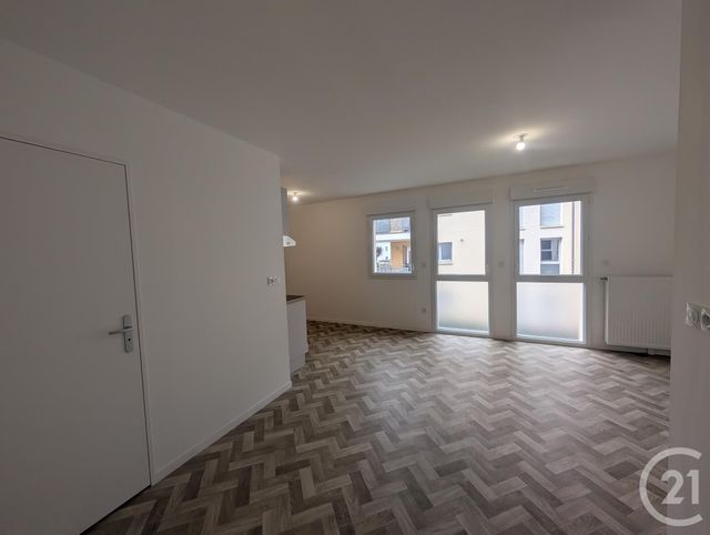 Appartement F1 à louer - 1 pièce - 35.0 m2 - SARAN - 45 - CENTRE - Century 21 Help'Immo