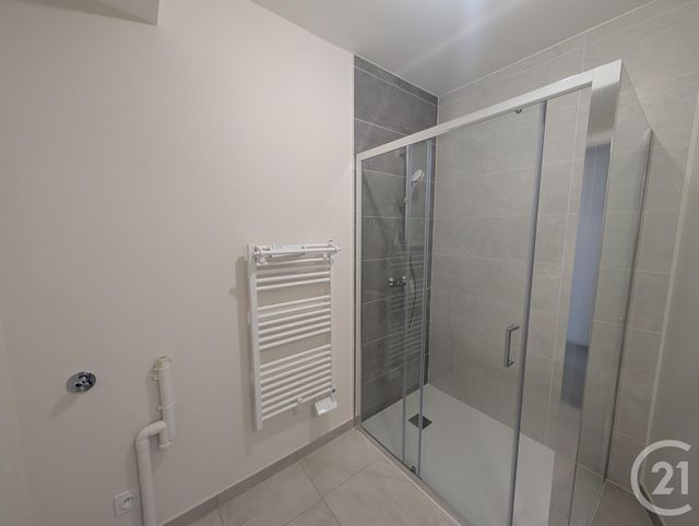 Appartement F3 à louer - 3 pièces - 62.0 m2 - ST JEAN DE LA RUELLE - 45 - CENTRE - Century 21 Help'Immo