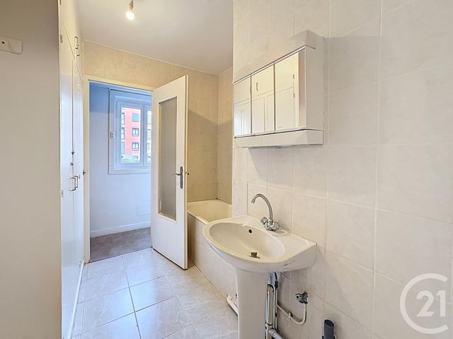 Appartement F4 à vendre - 4 pièces - 71.37 m2 - ST JEAN DE LA RUELLE - 45 - CENTRE - Century 21 Help'Immo