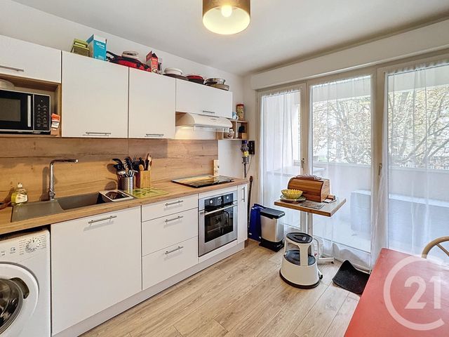 Appartement F2 à louer - 2 pièces - 60.0 m2 - ORLEANS - 45 - CENTRE - Century 21 Help'Immo