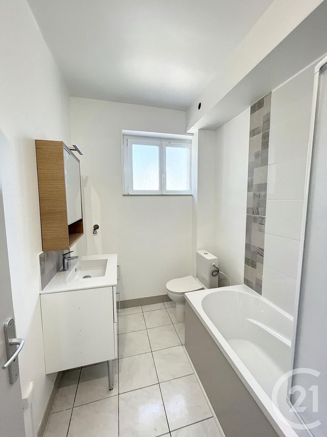 Appartement F3 à louer - 3 pièces - 52.4 m2 - ORLEANS - 45 - CENTRE - Century 21 Help'Immo