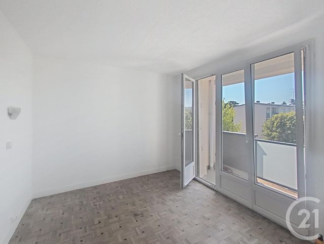 Appartement F3 à louer - 3 pièces - 52.57 m2 - ST JEAN DE LA RUELLE - 45 - CENTRE - Century 21 Help'Immo